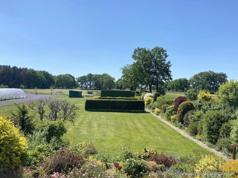 Blick von der Südterrasse - Haus kaufen in Hamburg Neuengamme - Verkauf im Gebotsverfahren!Bungalow mit Vollkeller mit traumhaftem Grundstück in Neuengamme