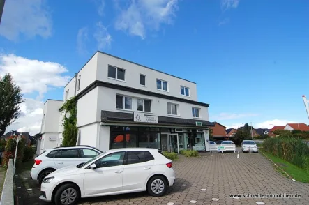 Gebäudefrontansicht - Wohnung mieten in Hamburg - Geräumige 2-Zimmer-1.OG-Wohnung mit Wohnküche und Balkon 