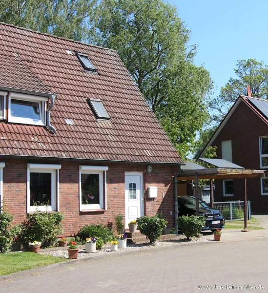 Hausansicht - Haus kaufen in Hamburg / Neuengamme - Auch als Kapitalanlage interessant!!Doppelhaushälfte mit großem Grundstück in ruhiger Lage in Neuengamme