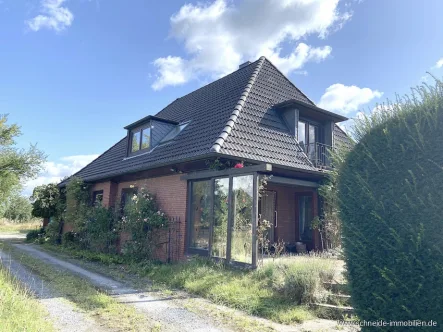 Titelbild - Haus kaufen in Hamburg / Kirchwerder - Ein Haus, viele Möglichkeiten: 7-Zimmer-Einfamilienhaus mit Einliegerwohnung und großem Garten in HH-Kirchwerder