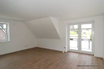 Wohnzimmer mit Balkon