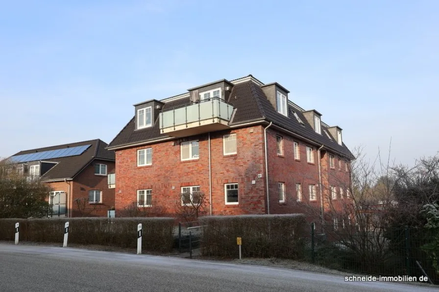 Seitenansicht - Wohnung mieten in Hamburg - Große 2-Zimmer-Wohnung  mit Balkon und Fahrstuhl