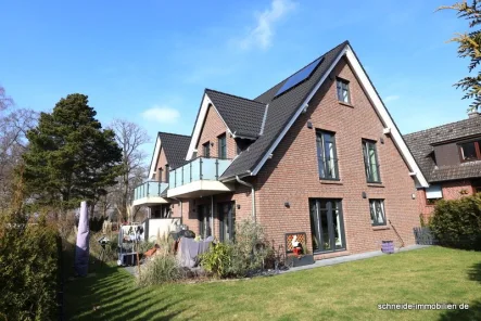 Seitenansicht - Haus mieten in Hamburg -  Exklusive 5-Zimmer-Doppelhaushälfte mit Terrasse, Balkon und Garten