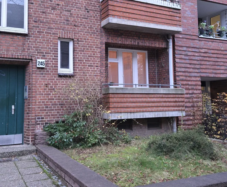 Hausansicht - Wohnung mieten in Hamburg - 2-Zimmer-Erdgeschosswohnung mit Balkon zum 01.02.25 mieten