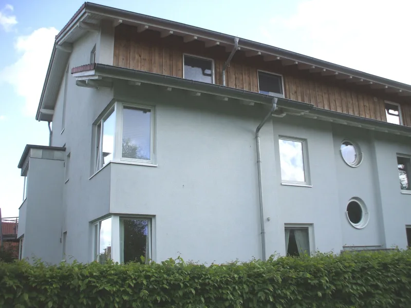 Haus Vorderansicht2 - Wohnung mieten in Wentorf bei Hamburg - Schöne 2-Zimmer Wohnung mit Terrasse in Wentorf