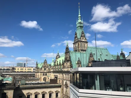 Rathaus - Wohnung mieten in Hamburg - Möblierte Wohnung direkt am Rathaus ab  März '25 zu mieten