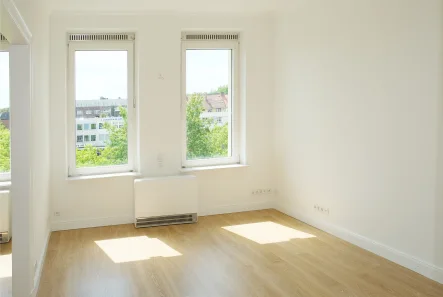 Schlafzimmer 1 - Wohnung mieten in Hamburg - Großzügige Altbauwohnung mit viel Platz!
