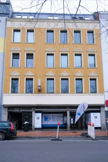 Hausaußenansicht - Laden/Einzelhandel mieten in Hamburg - Außergewöhnliches Ladengeschäft mitten im Zentrum von Harburg
