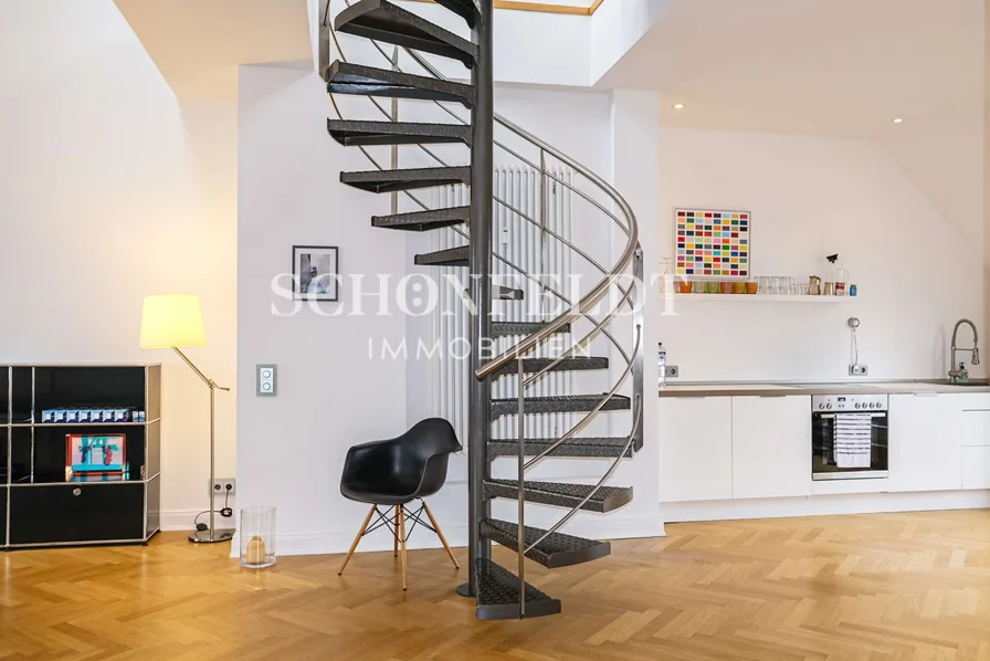 Flur mit Treppe zur Galerie