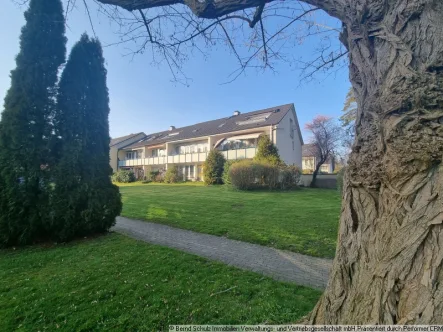 Balkonseite - Wohnung kaufen in Schenefeld - vermietete 3-Zimmer-Eigentumswohnung