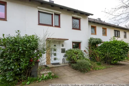 1 Hausansicht - Haus kaufen in Hamburg - geräumiges Mittelreihenhaus in Alt-Osdorf