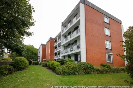 1 Hausansicht - Wohnung kaufen in Schenefeld - Gut geschnittene 2-Zimmer-Wohnung mit Süd-West Terrasse