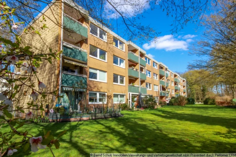 Hausansicht Balkonseite - Wohnung kaufen in Hamburg - Gepflegte 2-3 Zimmer mit Südbalkon und Blick ins Grüne - auf Erbpacht