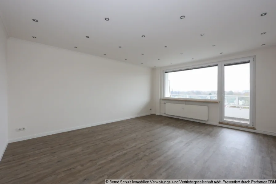 1 Wohnzimmer - Wohnung kaufen in Hamburg - 3-Zimmer-Wohnung mit Balkon und Weitblick