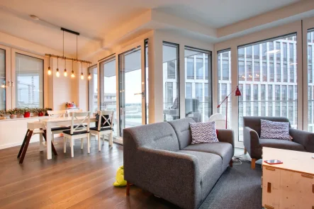 Ansicht - Wohnung kaufen in Hamburg - DREAMHOUSE Immobilien: Exklusive Eigentumswohnung mit Blick auf Hafen und Elbe