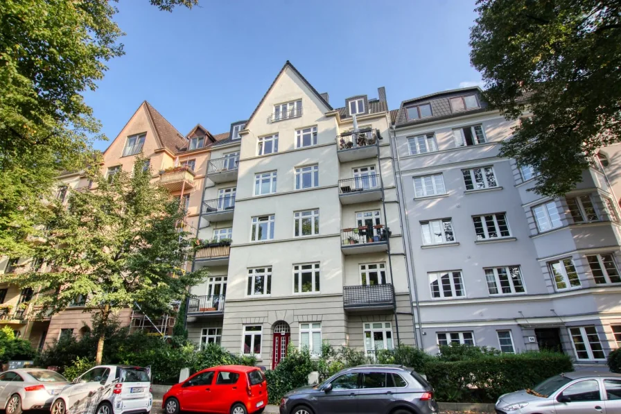 Ansicht - Wohnung kaufen in Hamburg - DREAMHOUSE Immobilien: Gepflegte Altbauwohnung mit klassischer Raumaufteilung