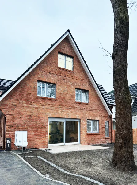 Rotklinkerfassade mit kunstvollen Details - Haus mieten in Hamburg - Befristet auf 4 Jahre - Hochwertiger Neubau in Rissen zu mieten