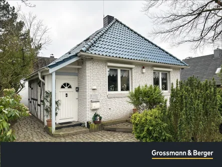 Außenansicht - Haus kaufen in Hamburg - Einfamilienhaus direkt am Niendorfer Gehege