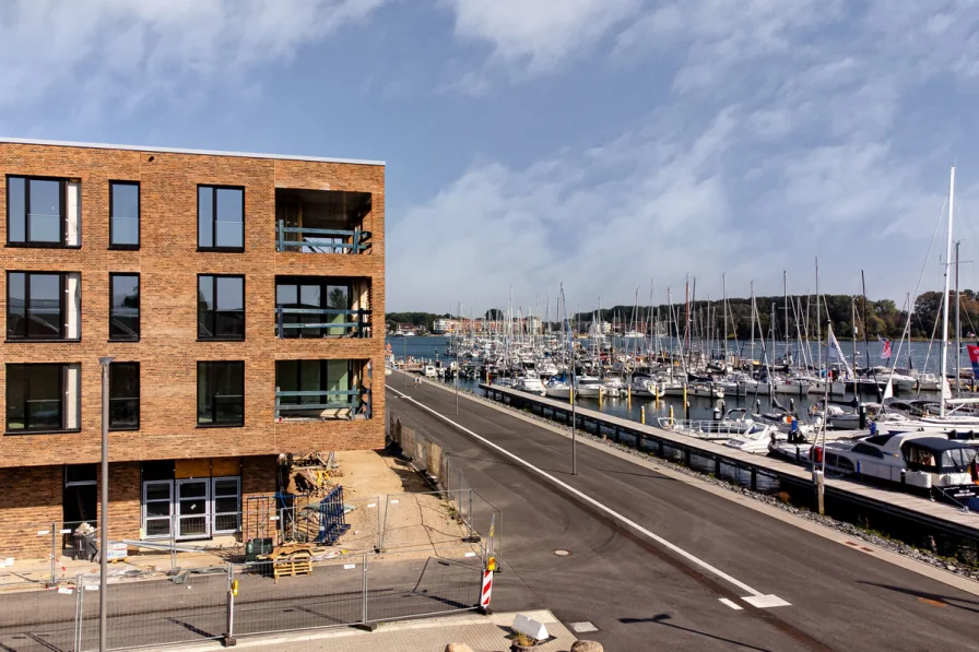 Bilck auf den Yachthafen - Wohnung kaufen in Lübeck-Travemünde - Beste Aussichten - Großzügiges Feriendomizil mit Loggia in erster Reihe