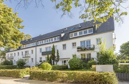 Hausansicht - Wohnung kaufen in Hamburg - Ihre Kapitalanlage mit Zukunft: Vermietete 3-Zimmer-Wohnung in Langenhorn