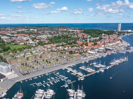 Vogelperspektive - Zinshaus/Renditeobjekt kaufen in Lübeck / Travemünde - Große Gewebefläche für Gastronomie mit Außenbereich am Fischereihafen-Travemünde