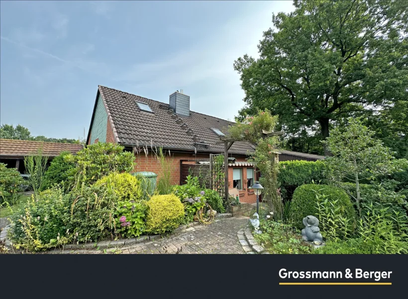 Hausansicht - Haus kaufen in Henstedt-Ulzburg - Einfamilienhaus direkt am Biotop