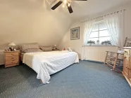 Schlafzimmer DG