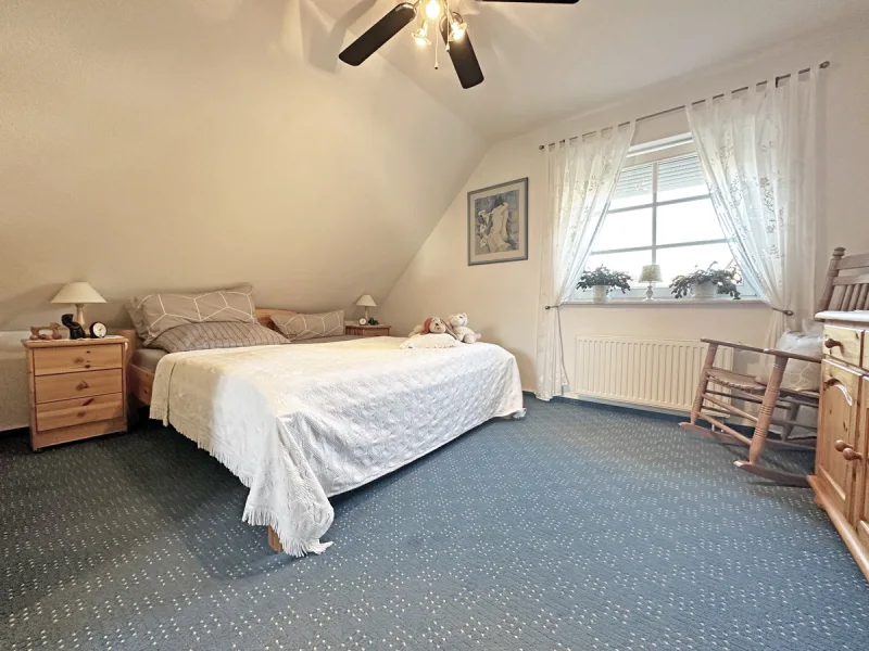 Schlafzimmer DG