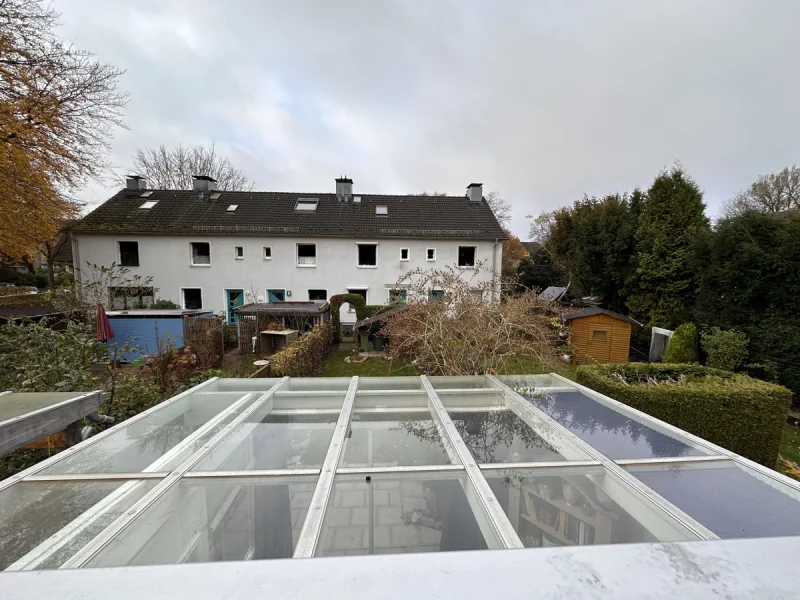 Blick von oben in den Garten