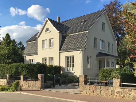 Außenansicht - Haus kaufen in Timmendorfer Strand - Exklusive Landhausvilla in Strandnähe