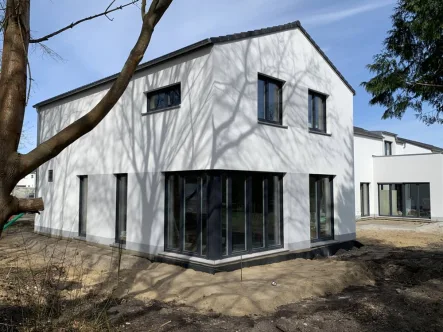 Hausansicht - Haus kaufen in Zossen - Freistehendes Einfamilienhaus in Zossen - Sofort bezugsfertig