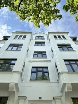 Palais_Fassade_1 - Wohnung kaufen in Berlin - Bezugsfertig: Großzügige 3-Zimmer-Wohnung in der Beletage – Stilvoll wohnen im Palais Friedenau!