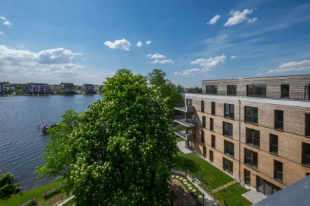 Wasserblick - Wohnung kaufen in Berlin - Penthouse im Erstbezug: Atemberaubender Wasserblick und 30 m²-Dachterrasse - Jetzt bezugsfertig!