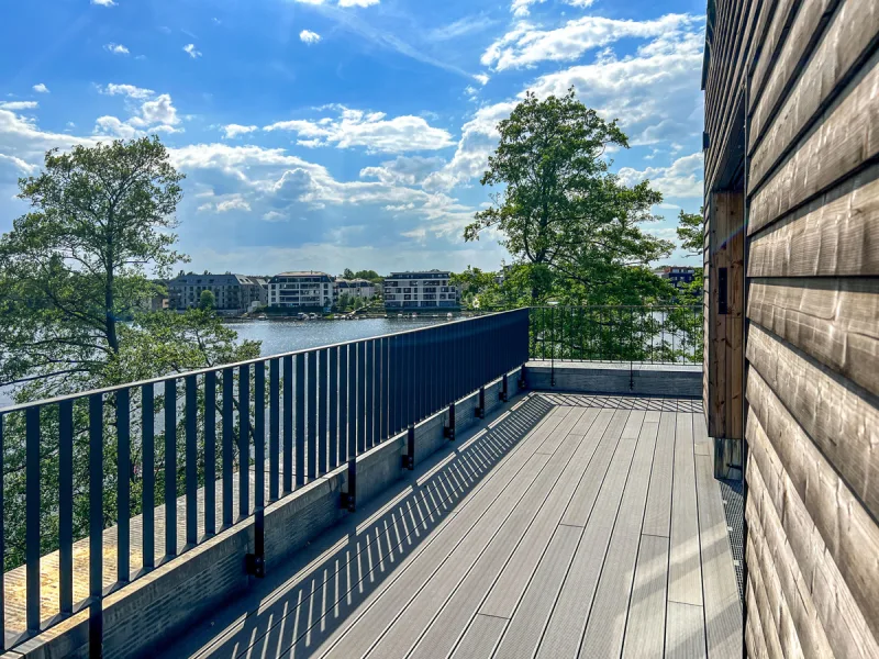 Wasserblick mit Terrasse