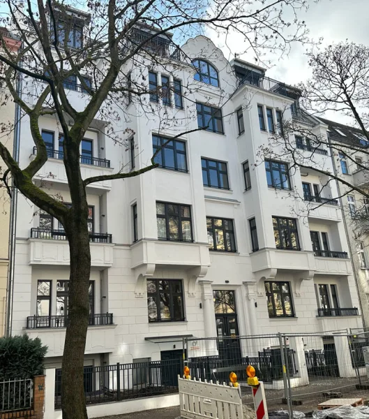 Fassade - Wohnung kaufen in Berlin - Perfekte Kapitalanlage - Modernes Souterrain im Erstbezug. Jetzt Besichtigungstermin vereinbaren.