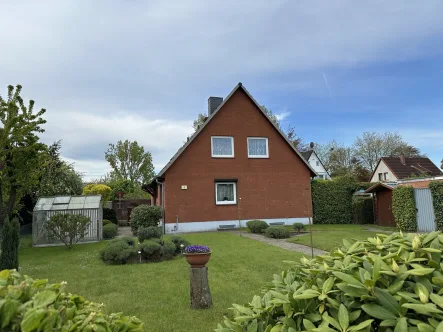 Gebäudeansicht - Haus kaufen in Oststeinbek - Einfamilienhaus mit Einliegerwohnung in Oststeinbek