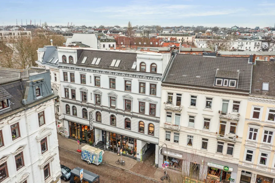 Frontansicht - Wohnung kaufen in Hamburg - vermietete Altbau-Dachgeschosswohnung in beliebter Lage von Ottensen