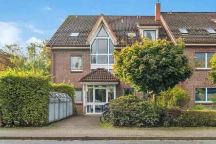 Hausansicht - Wohnung kaufen in Schenefeld - Terrassenwohnung mit Stellplatz und Gartenanteil in Schenefeld