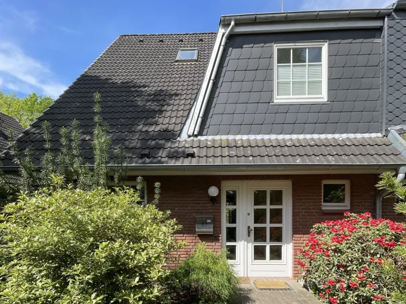 Außenansicht - Haus kaufen in Hamburg (Groß Flottbek) - Charmantes Endreihenhaus mit ausgebautem Dachgeschoß