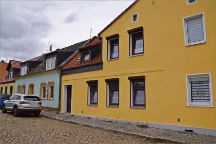  - Haus kaufen in Magdeburg - Sanierungsbedürftige Doppelhaushälfte mit 5 Zimmern und Garten - Magdeburg Salbke