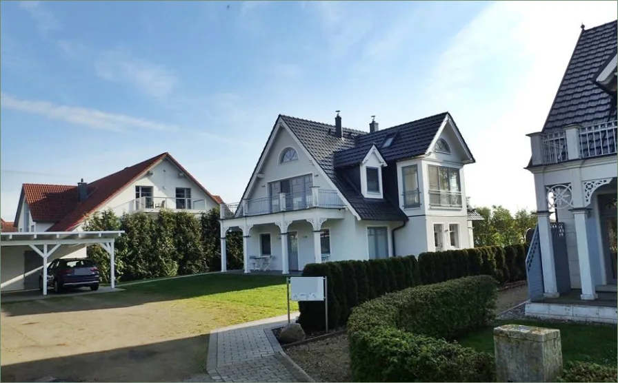 Hausansicht - Wohnung kaufen in Boltenhagen - Preissenkung! Ruhe und Trubel in einem und das mit Ostseeblick!