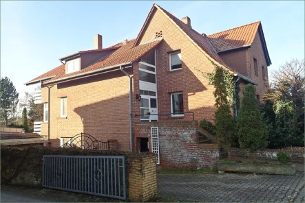  - Haus kaufen in Wolfsburg / Vorsfelde - Mehrgenerationenhaus / Renditeobjekt mit zwei Wohnungen, Nutzflächen und Garten in Vorsfelde