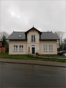 Außenansicht - Haus kaufen in Himmelpforten - Großes Mehrgenerationenhaus  in guter Lage in Himmelpforten