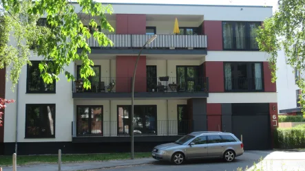 Außenansicht - Wohnung mieten in Hamburg - Gut geschnittene 3-Zimmer-Wohnung in Lokstedt