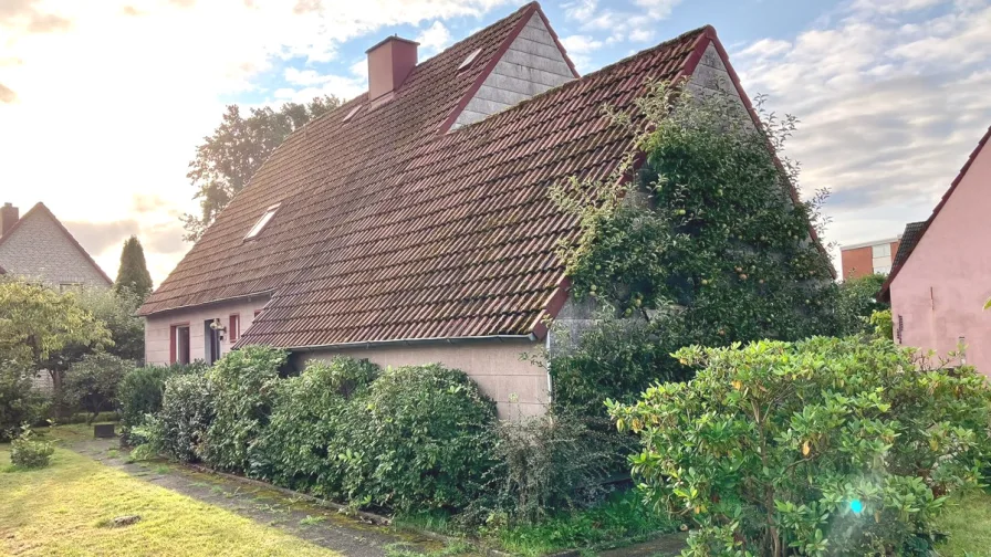 Haus - Haus kaufen in Wahlstedt - Handwerkertraum + großes Grundstück courtagefrei