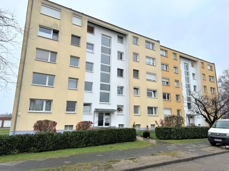 Außenansicht - Wohnung kaufen in Buxtehude - Vermietete 2-Zimmer-Wohnung mit Feldblick