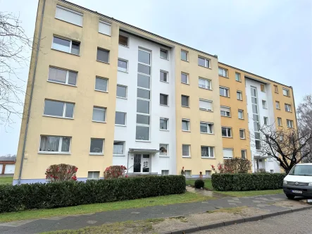 Außenansicht - Wohnung kaufen in Buxtehude - Vermietete 2-Zimmer-Wohnung mit Feldblick