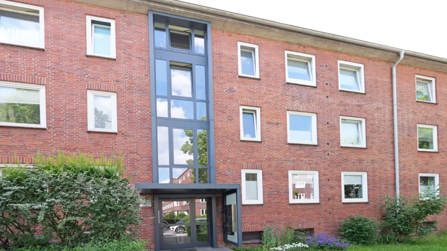 Vorderansicht - Wohnung kaufen in Hamburg-Othmarschen - Endetagewohnung mit Balkon