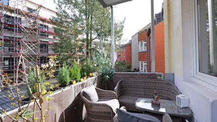 Balkon - Wohnung kaufen in Hamburg-Bahrenfeld - Wohnliches Ambiente: Topzustand und Balkonflair