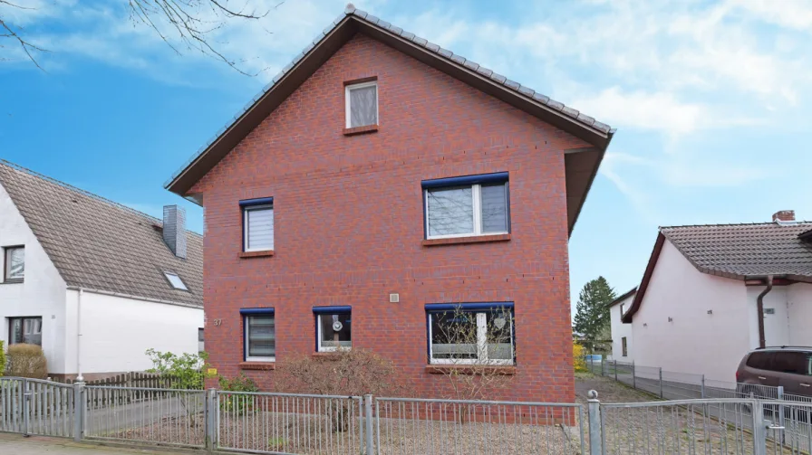 Titelbild - Haus kaufen in Pinneberg - Einfamilienhaus auf großem Grundstück mit Baupotenzial